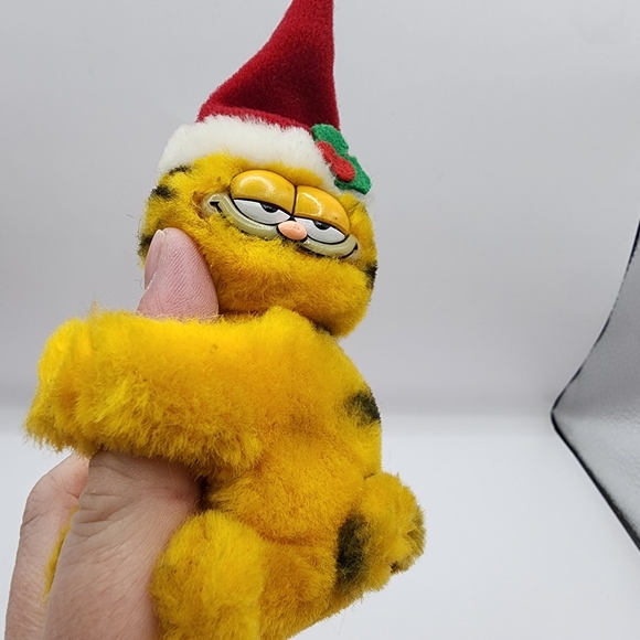 1981 Garfield Plush Hugger Pencil Top Dakin Swivel Head Santa Hat w Bell - Picture 4 of 6
